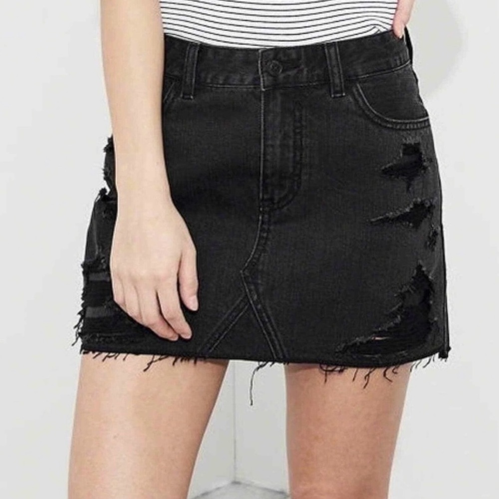 Hollister Jean Mini Skirt Women’s Size 11 High Rise Distressed Fringe Black